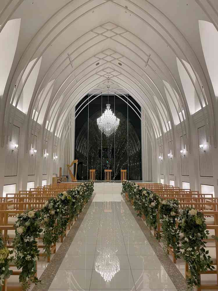 時間帯は17時くらいのチャペルになります。暗くてもとてもキレイでした。