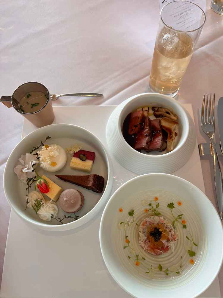 コース料理の一部を試食しました。どれも美味しかったです。