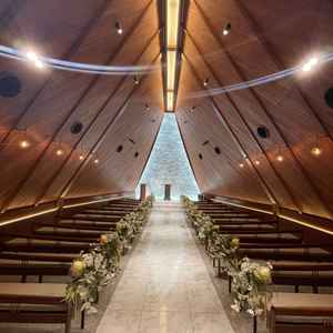 他にはないチャペルです。広さもちょうど良くて、木を感じれる良いチャペルでした。