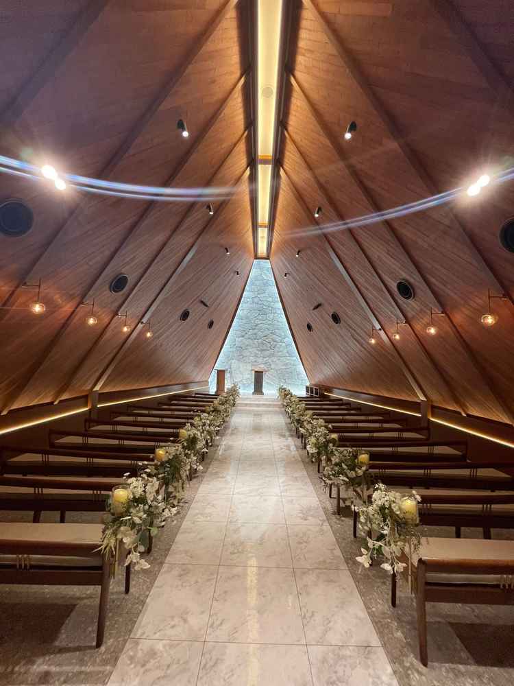 他にはないチャペルです。広さもちょうど良くて、木を感じれる良いチャペルでした。