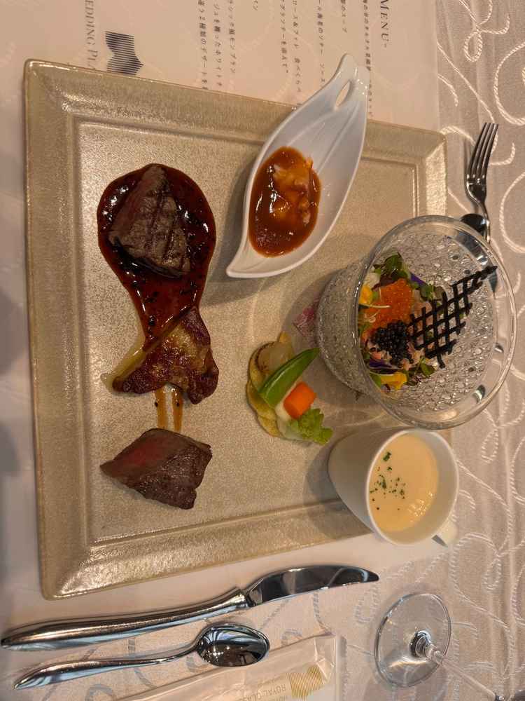 試食会での試食がとても美味しく印象的でした。とても豪華で、シェフが説明に来て下さり印象が良かった。