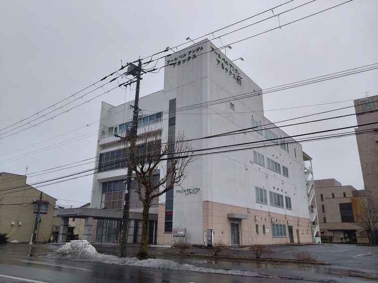 披露宴会場のある建物。式場は近いですが駐車場からバスで移動できます。