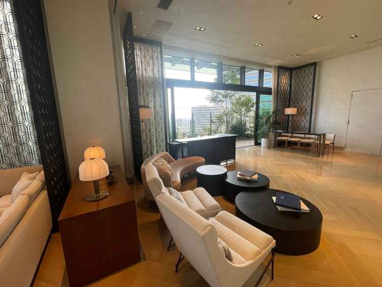 1枚目と同じ待機場所です。一枚では収まりきらないほど広かったです。景色が綺麗でした。