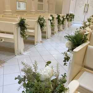 白色のチャペル。サプライズ登場できるところが魅力的でした。