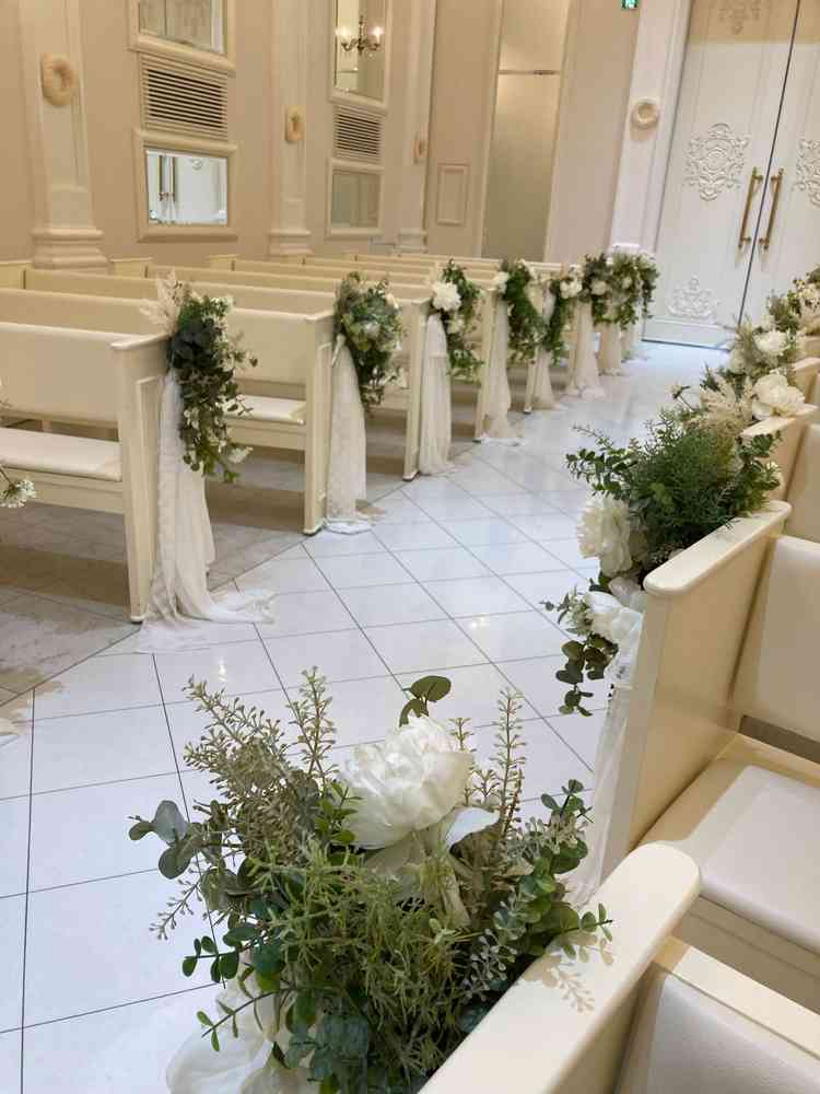 白色のチャペル。サプライズ登場できるところが魅力的でした。