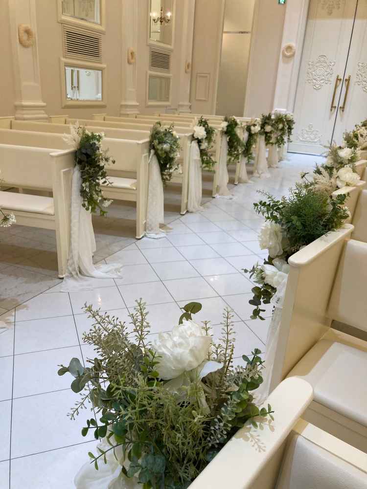 白色のチャペル。サプライズ登場できるところが魅力的でした。