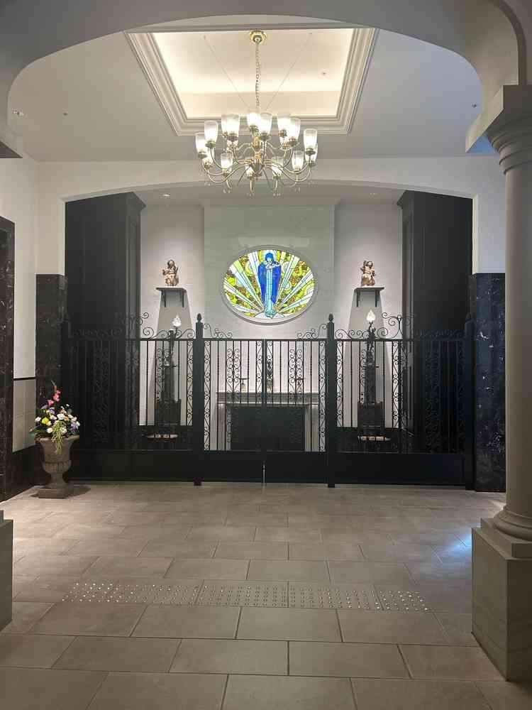 ホテルモントレ姫路の中の一部です。ステンドグラスなどがあり雰囲気を感じられる場所でした。