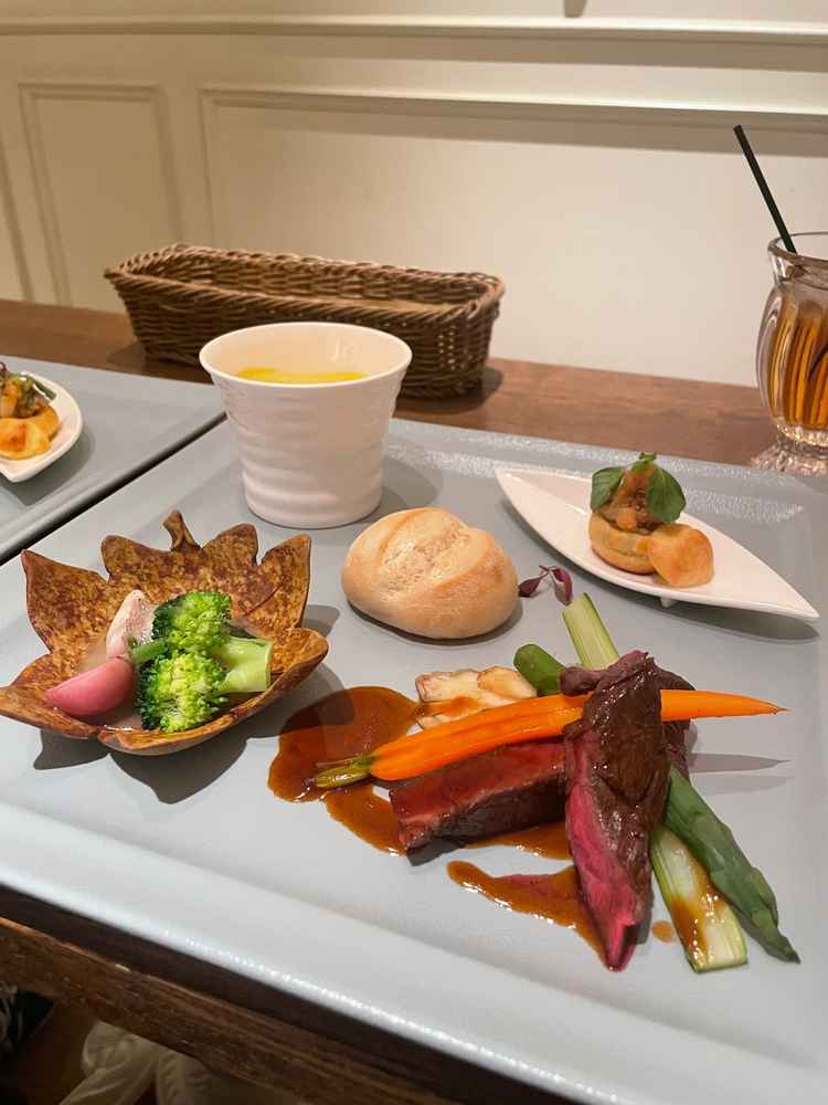 試食のワンプレート。人気メニューを盛り合わせておりどれも美味しかった。