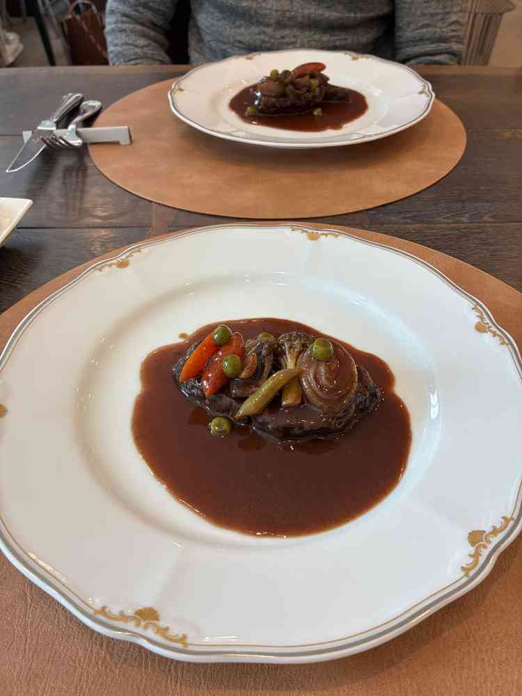 お料理。調理場の関係で煮込み料理。