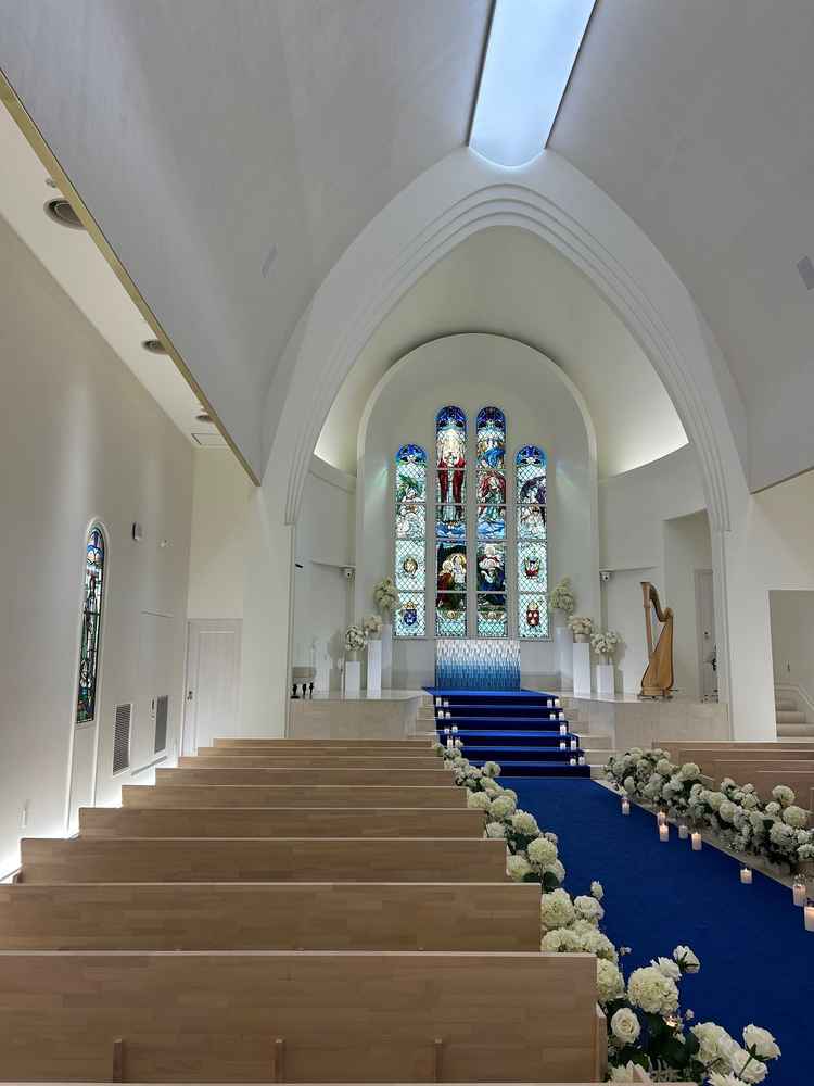 会場自体150名ほど入るため、バージンロードが長く十分に思い出を振り返れると思いました。