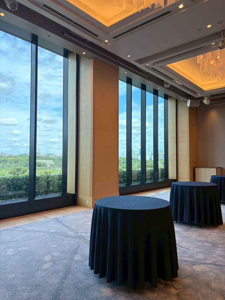 参列者の待合室からも素晴らしい眺め。