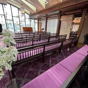 チャペルは横長の作りで、仰々しくなくゲストの顔もしっかりと見える作りでした。