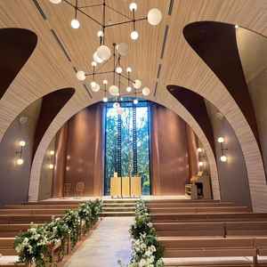 木目調のチャペル。木目調で装飾も多いので緊張しにくいような雰囲気でした。