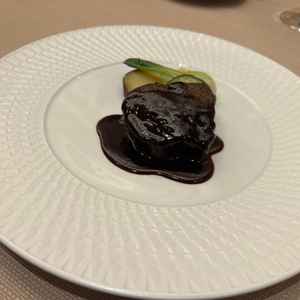 試食のメインディッシュであるステーキ肉。