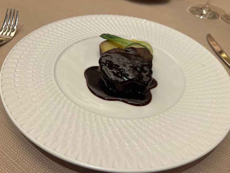 試食のメインディッシュであるステーキ肉。