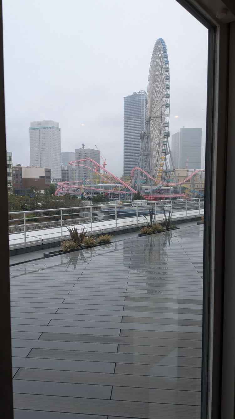 披露宴会場(パシフィック)から見える景色。晴れていればテラスに出ることもできる