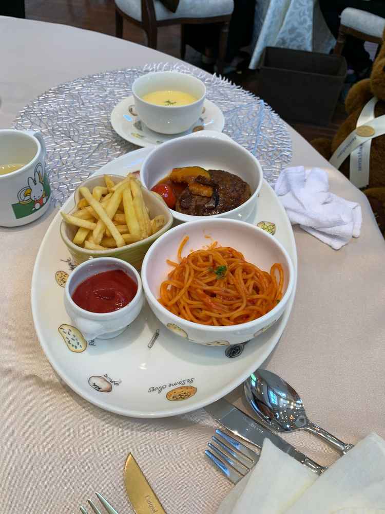 キッズプレート。これでもいいと思うぐらいおいしいし、量も多めでした。