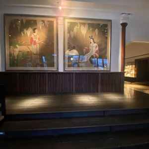 和洋折衷でシックながらも煌びやかな印象でした。