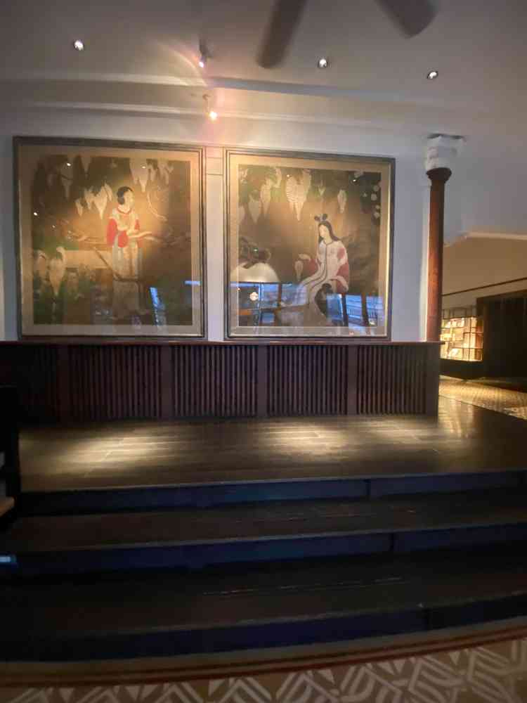 和洋折衷でシックながらも煌びやかな印象でした。