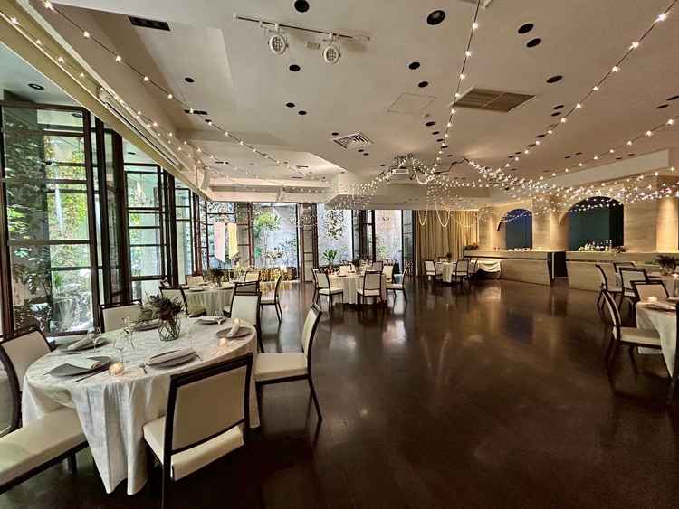 人数が多く入る方の披露宴会場。新郎新婦でコールドストーンアイスを振る舞える。