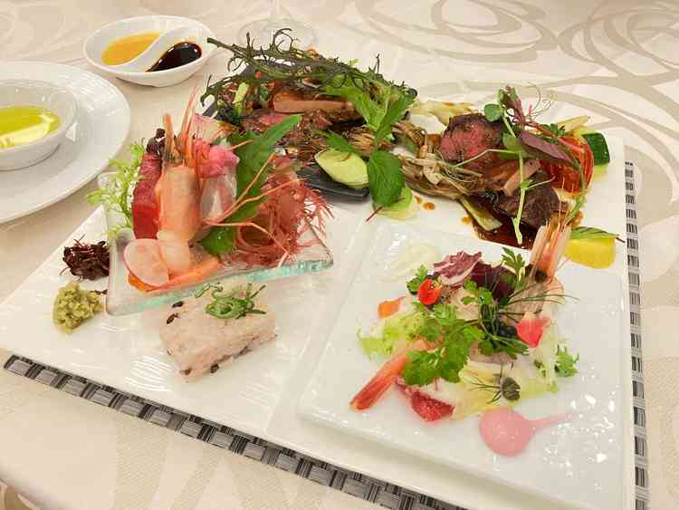 試食会のメイン料理は、肉と魚を和洋それぞれのスタイルで味わえ、とても美味しくこだわりを感じました。