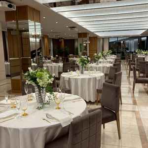 3会場見学しました。フロアごとにコンセプトが違い、自分達の理想とするイメージで選べるのが素敵です。