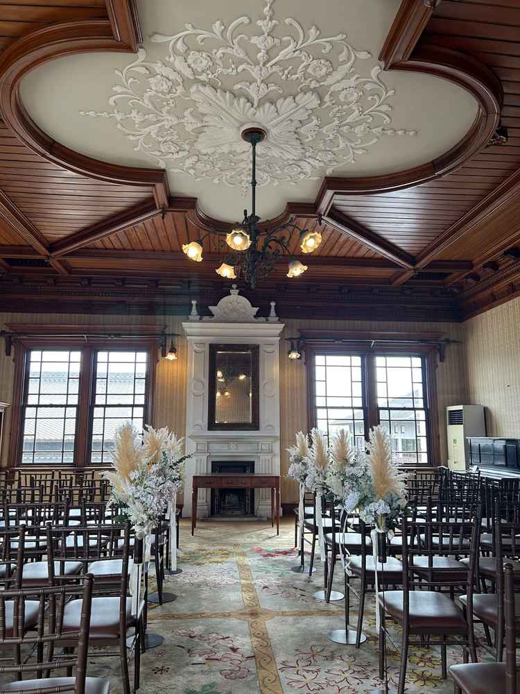 洋装の挙式にピッタリな雰囲気。チャペルでは無いが厳かな雰囲気