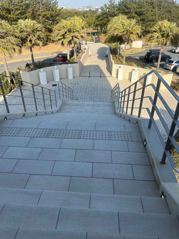 上から見たちゃいけない前の写真です。長さもしっかりとあり、集合写真も撮れるとの事でした。