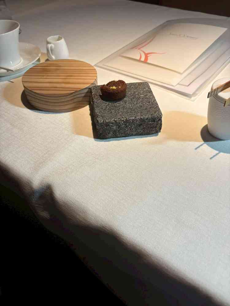 食後にもミニフィナンシェをだして頂きました。