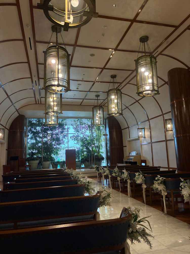 チャペル。船の中をイメージした唯一無二の空間。雨の日でも明るい印象があった。