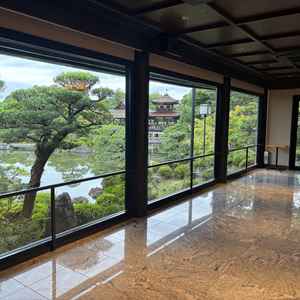 会場から見た庭園の風景