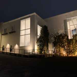 滞在時間が長かったため、昼間と夜の雰囲気を味わうことができました。夜の外観、内装含めとても素敵でした