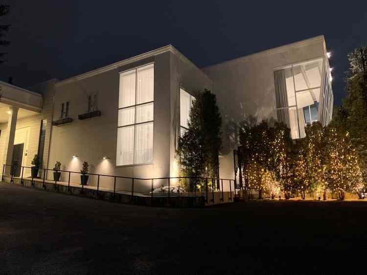 滞在時間が長かったため、昼間と夜の雰囲気を味わうことができました。夜の外観、内装含めとても素敵でした