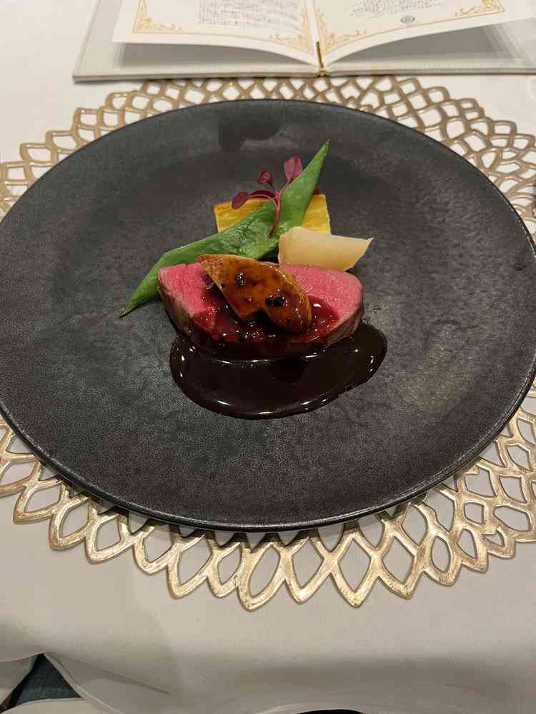 メイン料理、しあわせ牛で結婚式の為に作ってる牛との事！とても柔らかく美味しかったです。