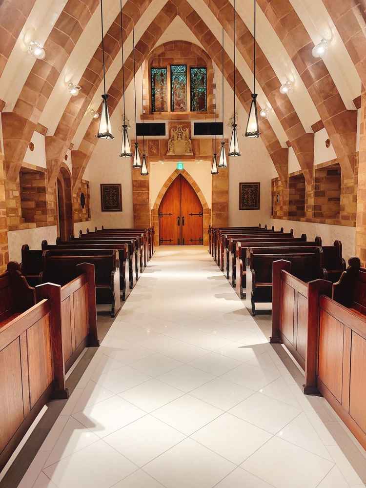 とてもクラシカルなチャペルです。バージンロードの種類も選べるのもポイントです。