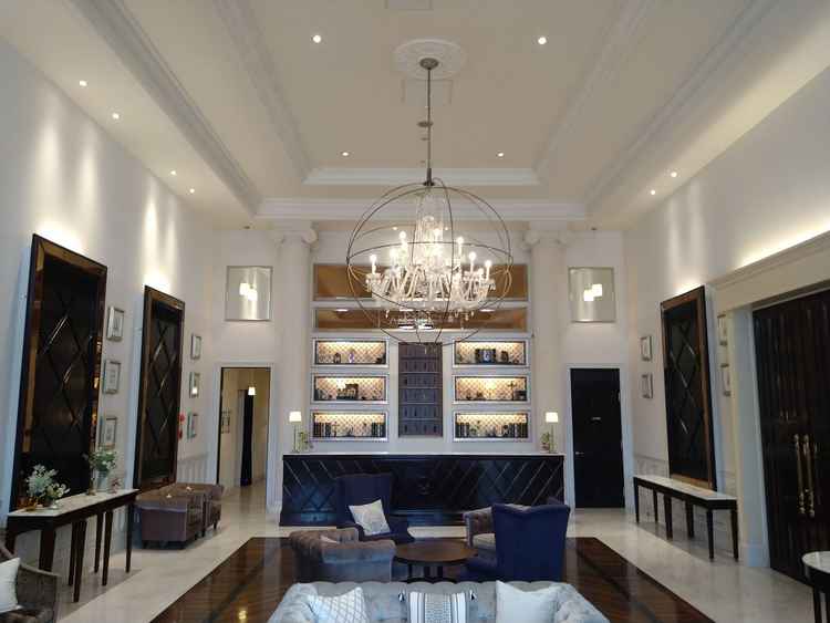 建物入ってすぐの広々としたロビーです。もう写真中央部のカウンターで受付等ができるそうです。