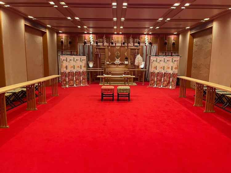 最大40名が入る式場。天照大御神が祀られている。