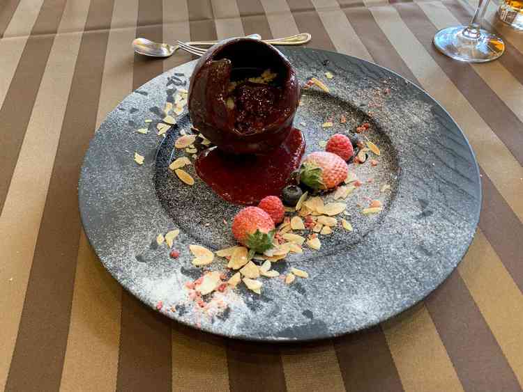 コース料理の試食。前菜、メイン、デザート。デザートが美味しかったです。