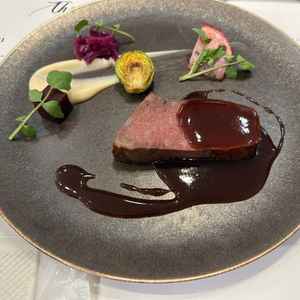 お腹がとても美味しくてお料理は安心だなと感じた。ピューレも美味しかった！芽キャベツと合っていました。