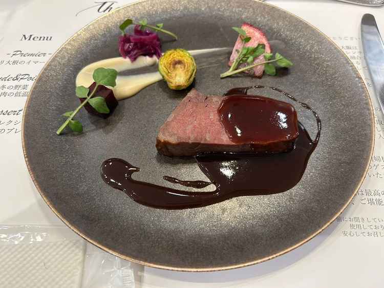 お腹がとても美味しくてお料理は安心だなと感じた。ピューレも美味しかった！芽キャベツと合っていました。