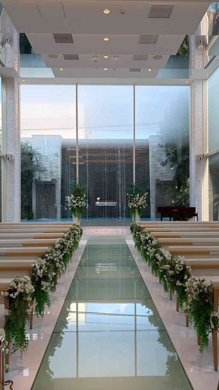 チャペルの写真です。自然光と雰囲気がとてもマッチしていました。