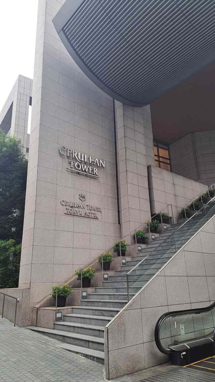 ホテルエントランス。シンプルで分かりやすいと思います。