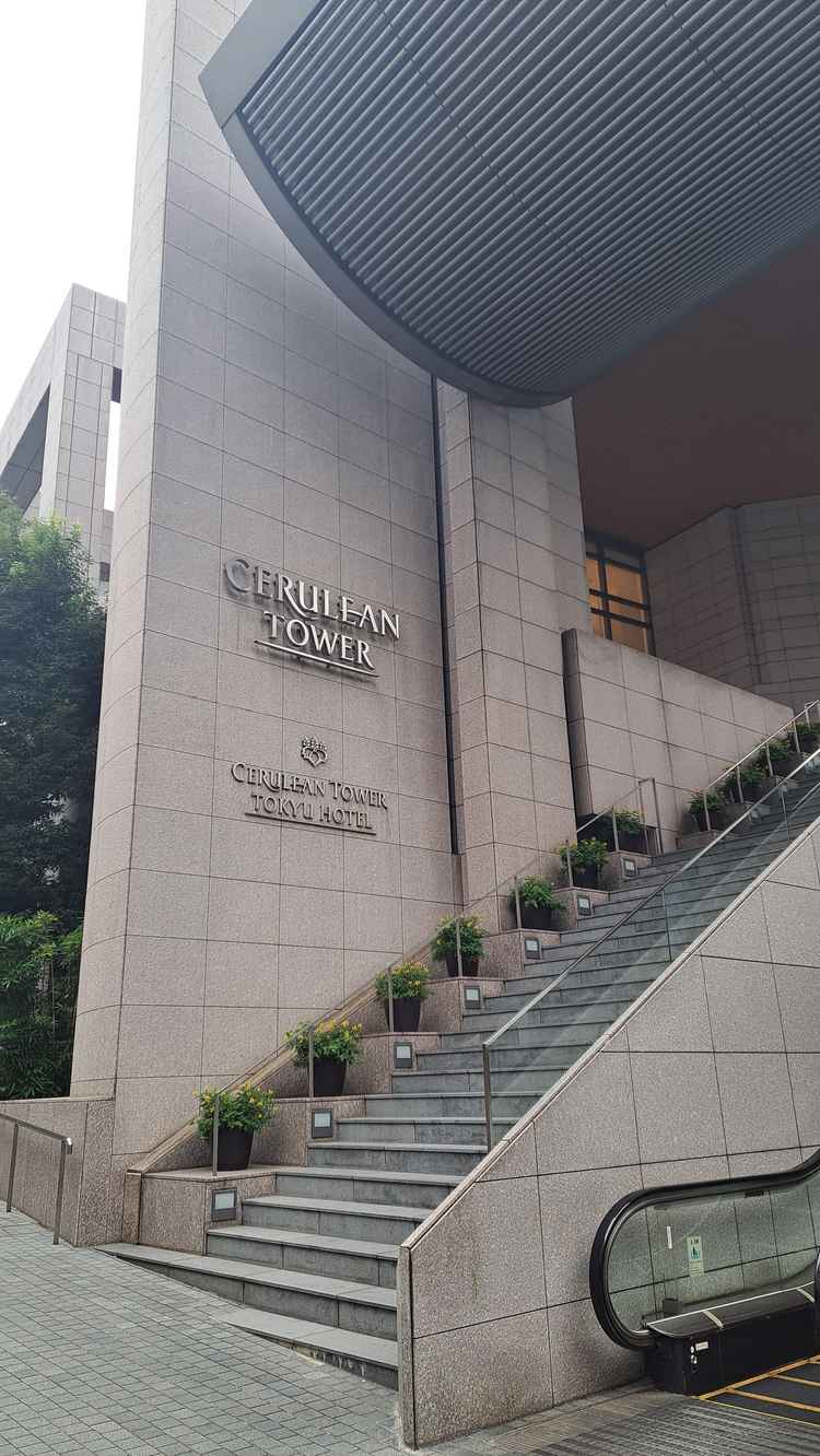 ホテルエントランス。シンプルで分かりやすいと思います。