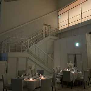 お色直し後の登場で左右どちらもドレスを見せられるのがいいと思った