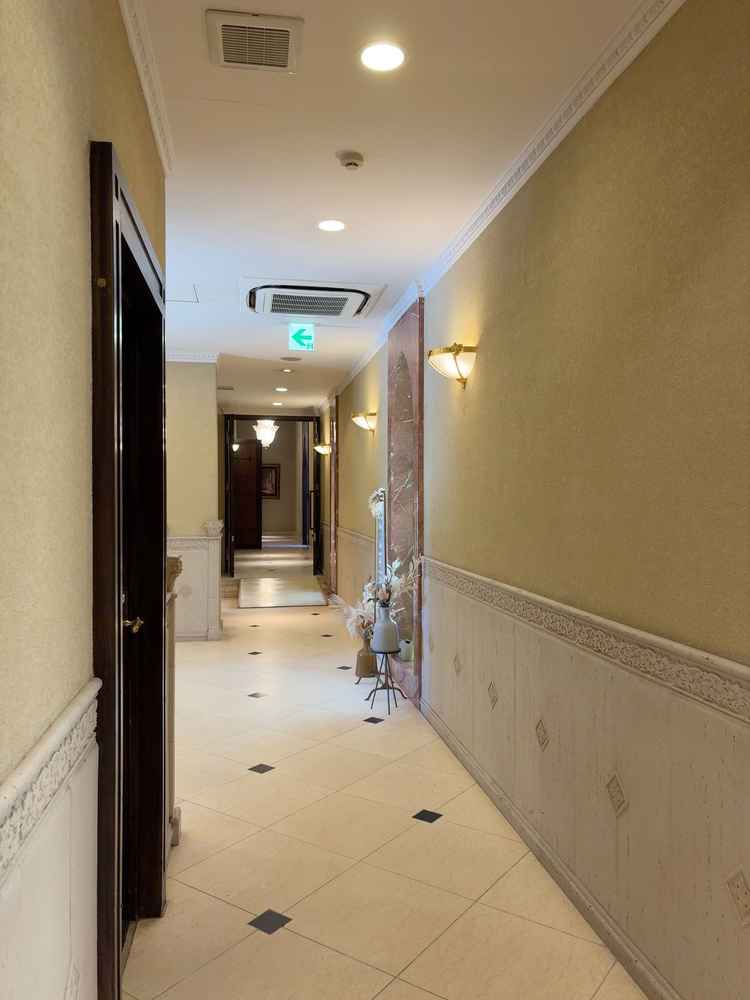 結婚式の入り口を入ってすぐのところです。汚れなくとても綺麗でした。