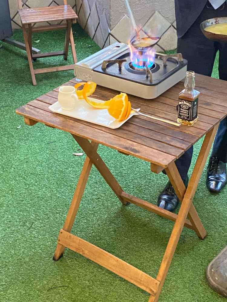 支配人自らお料理のパフォーマンスを実演。素晴らしかったです。