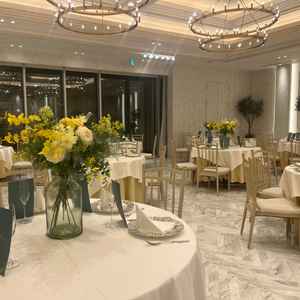 披露宴会場です。外階段がついていて外から入場できます。