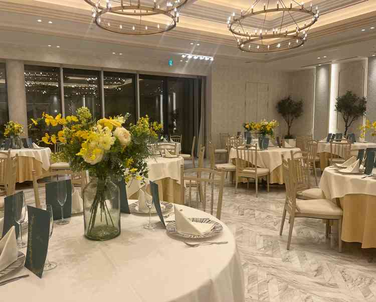 披露宴会場です。外階段がついていて外から入場できます。