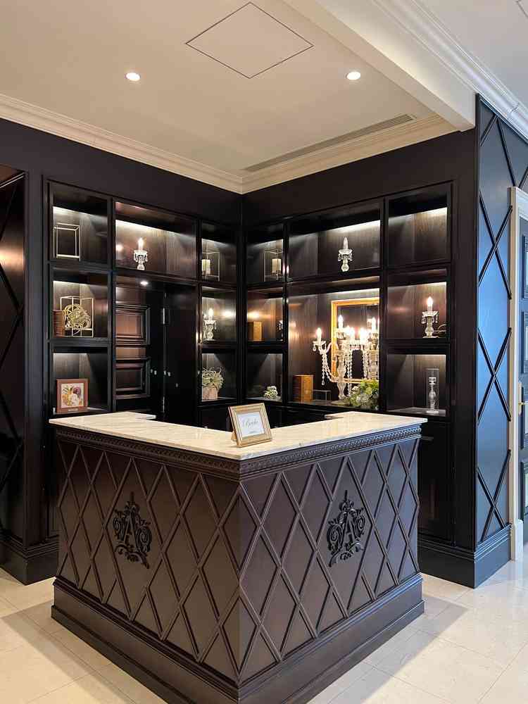 受付が新郎側と新婦側で分かれているので、スムーズに対応できそうです。