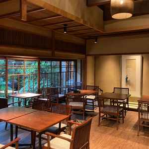少人数結婚式用のお客様待合室です。ガラッとしていて少し寂しく感じるかもしれません。